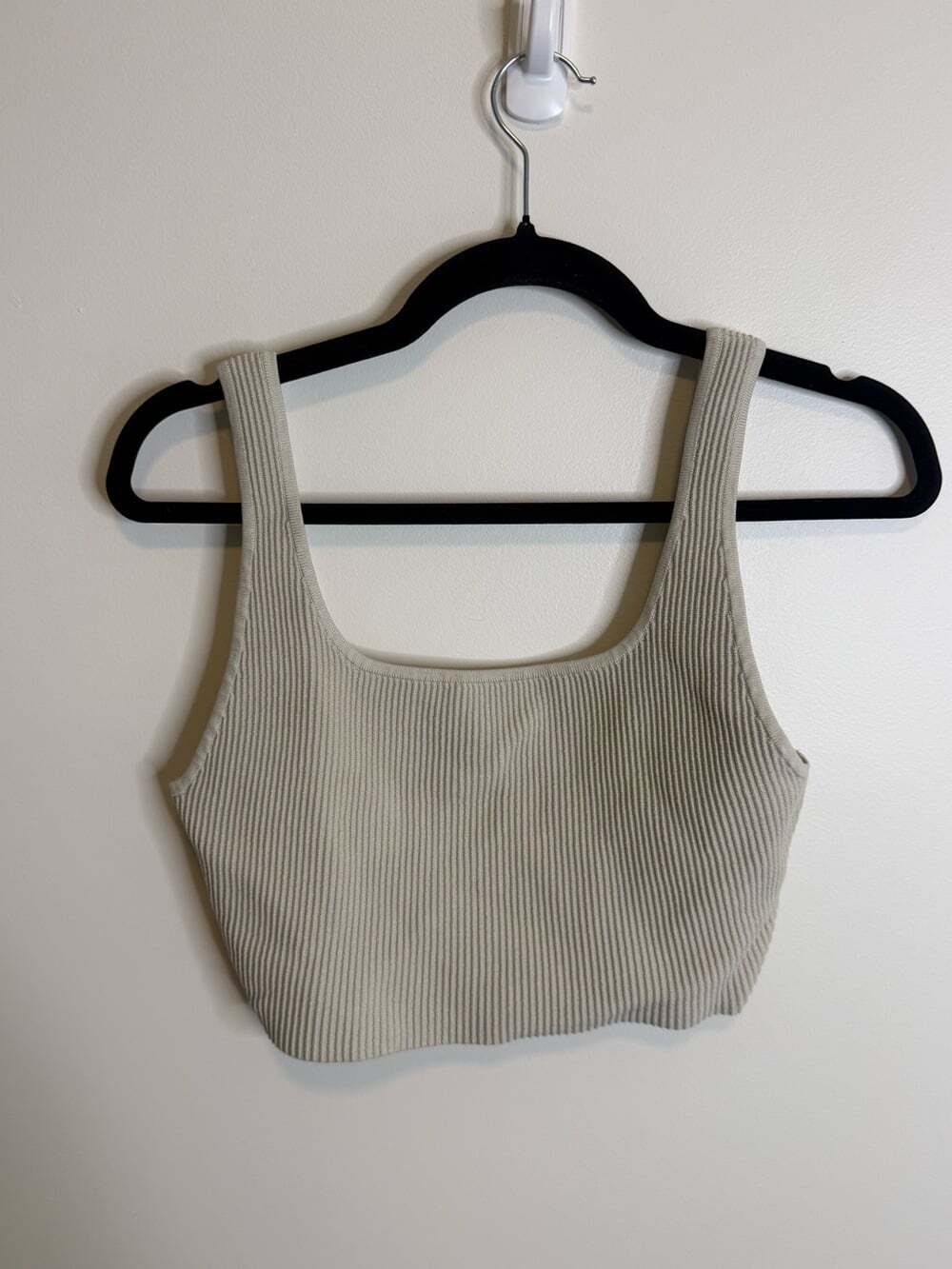 Babaton Sculpt Knit Squareneck Tank Size medium aritzia crop top